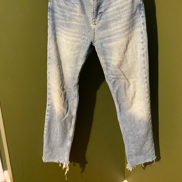 🌟Topshop High Waist Light Denim Mom Jeans🌟 - Picture 8 of 9